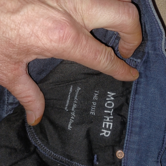 Size 28 Mother brand Pixie style jeans - Picture 2 of 3